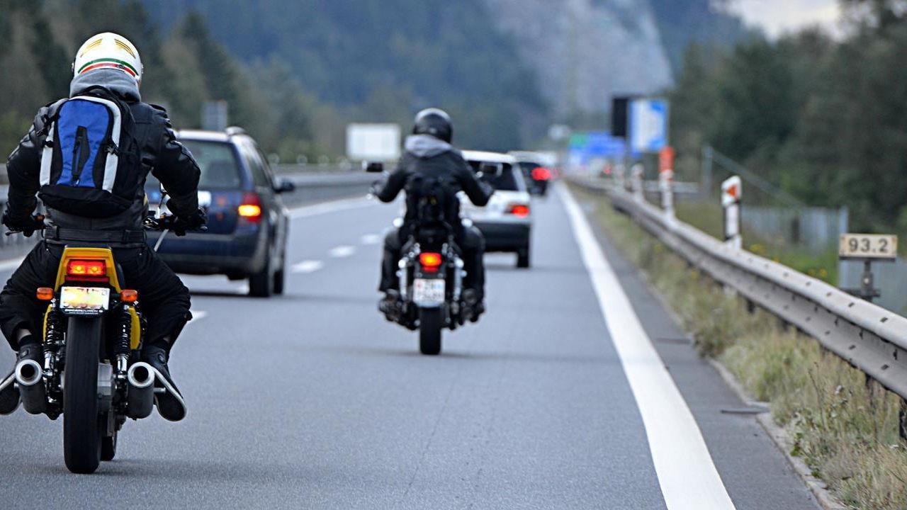 普通車とバイクの両目線で安全知識を学べる