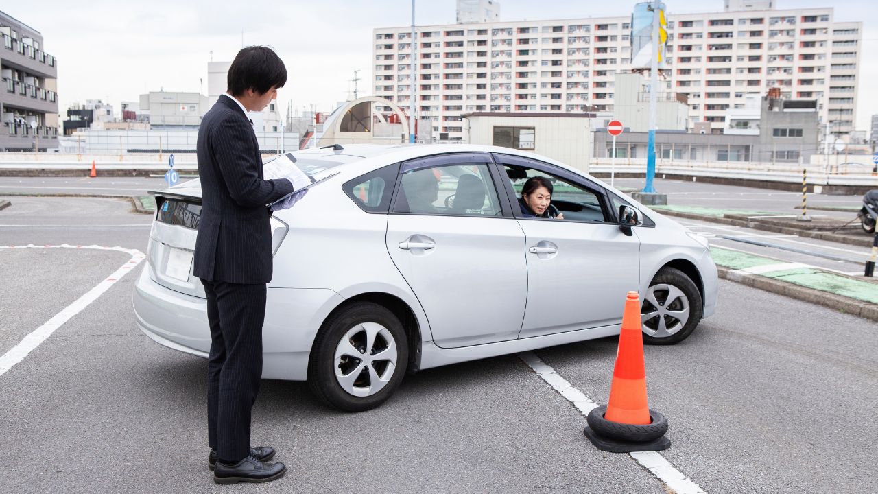 届出自動車教習所とは？ 指定自動車教習所との違いやメリット・デメリットを解説