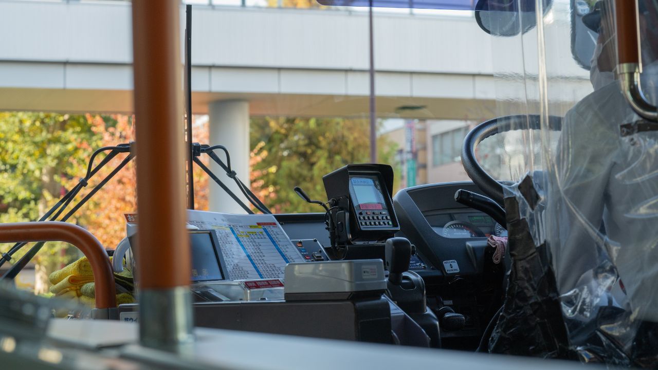 合宿免許で大型二種免許を短期取得！ 転職・副業にも役立つプロ免許のメリット