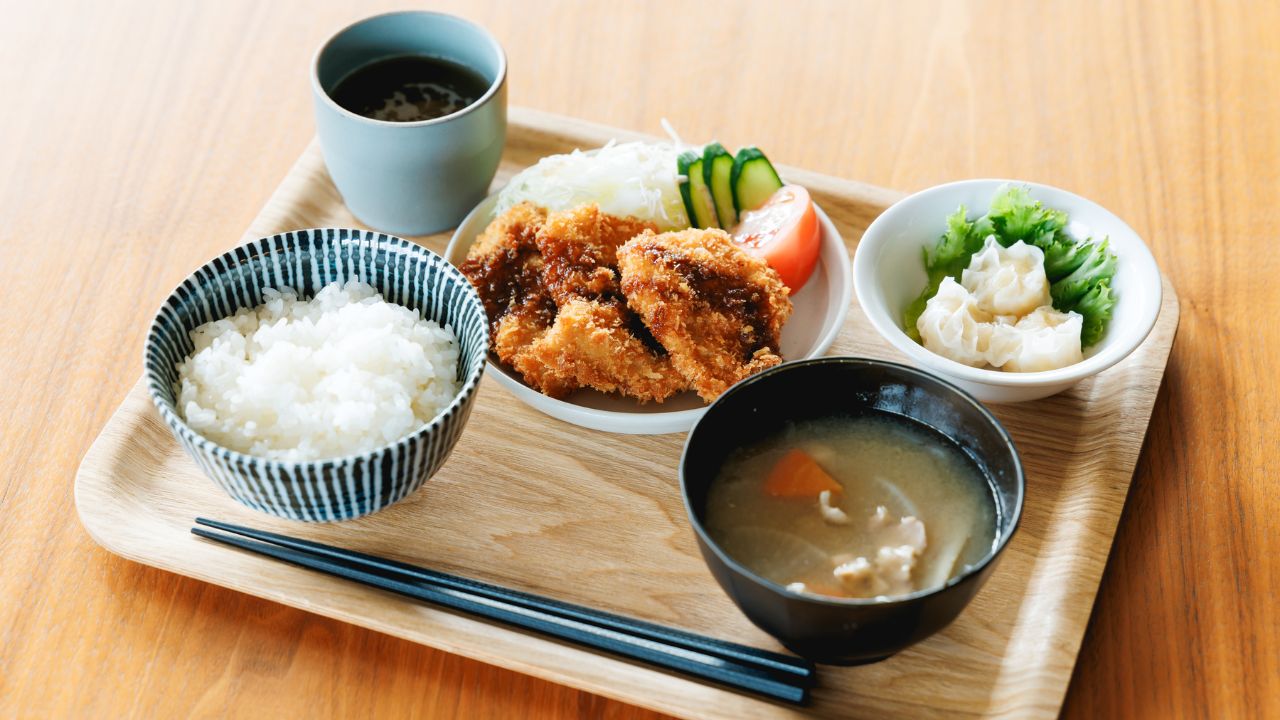 絶品「釜炊きご飯」と地元の味
